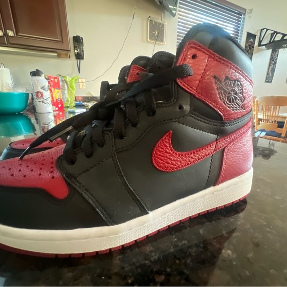 Jordan 1 bred size 9 new - Picture 1 of 14